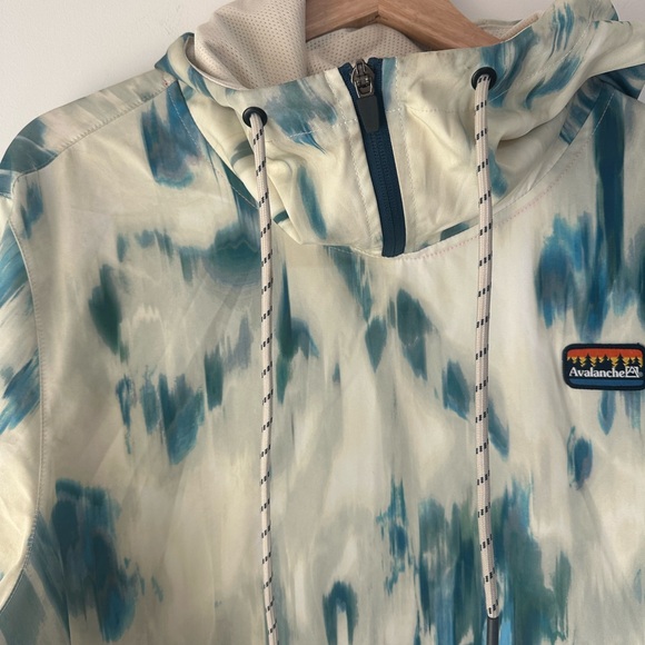 Avalanche Blue and Cream Windbreaker - Picture 4 of 7